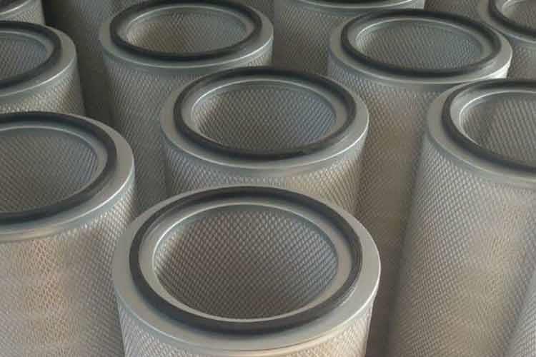 克服和避免了除塵濾筒因使用時(shí)間長，粘接不牢固而出現(xiàn)的掉蓋的可能性，使濾筒的使用壽命獲得了保障