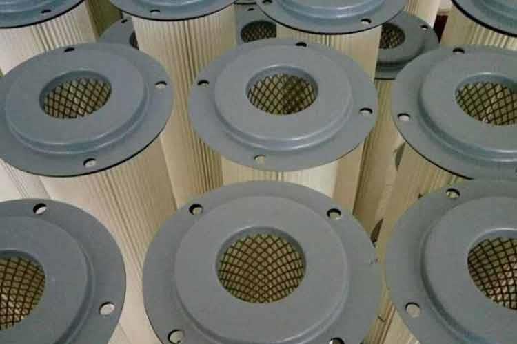 內(nèi)外支撐保護骨架均采用0.6mm以上高強度、防腐性能好的鋼板網(wǎng)或沖孔網(wǎng)，支撐力度大可防止濾筒吹破吹爆吸癟