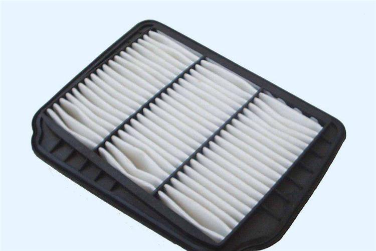 汽車空氣濾清器的作用是對來自油底殼的機油中有害雜質進行濾除，以潔凈的機油供給曲軸、連桿、凸輪軸、增壓器、活塞環(huán)等運動副件起到潤滑、冷卻、清洗作用