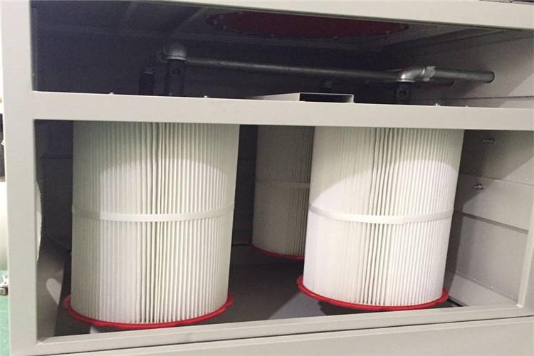 吸塵器除塵濾筒將濾料的接口由以前的膠粘接和工業(yè)縫紉機(jī)接口方式全部改為超聲波一體式焊接