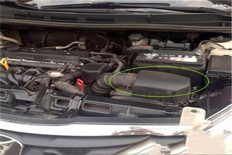 進(jìn)氣管入口的位置，應(yīng)設(shè)在塵土較少、不進(jìn)雨或雪、溫度低、無熱氣及廢氣的部位，并具有相應(yīng)措施