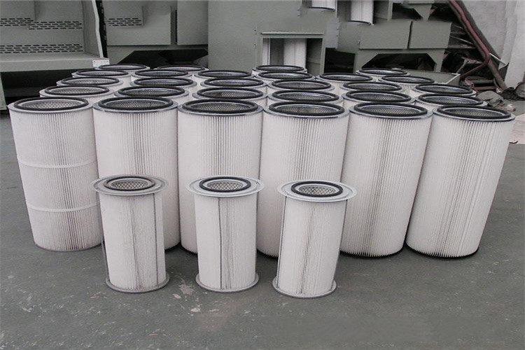 高效除塵濾筒的過(guò)濾風(fēng)速低于布袋除塵器主要是因?yàn)椴即龎m是利用布袋的基布過(guò)濾除塵