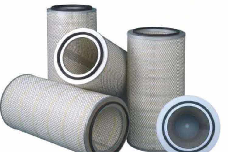 濾筒框架連接入一個(gè)噴吹管前接頭，噴吹管前端的連接法蘭采用噴吹管連接板連接至噴吹管前接頭