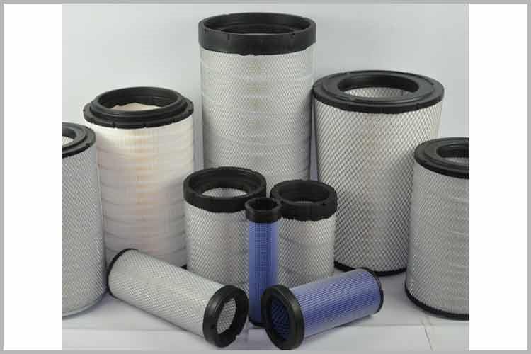 全自動工業(yè)過濾器在結構的設計上打破了傳統(tǒng)的過濾器，克服了傳統(tǒng)過濾器的納污量小、過濾的部分容易受到污物的堵塞還有過濾的部分需要人工的拆卸清洗等缺點