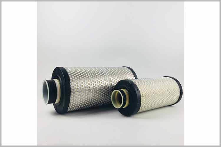 當(dāng)您發(fā)現(xiàn)車無力、發(fā)動機聲音反悶、費油時，應(yīng)及時更換轎車空氣濾清器