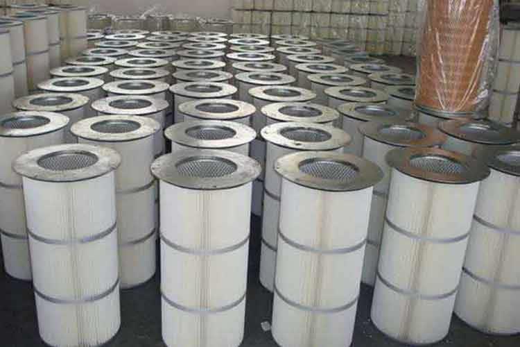 當脈沖除塵濾筒箱體內(nèi)部有像小水洼或銹斑的水氣現(xiàn)象時，這種現(xiàn)是水汽或者是從外面滲漏進來的這幾種情況引發(fā)的