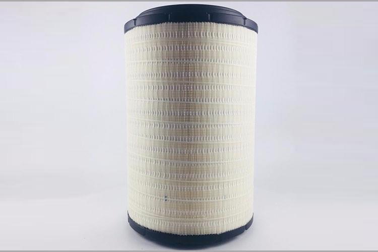 在安裝時(shí)，空氣濾清器與發(fā)動(dòng)機(jī)進(jìn)氣管之間無(wú)論是采用法蘭、橡膠管聯(lián)接還是直接聯(lián)接