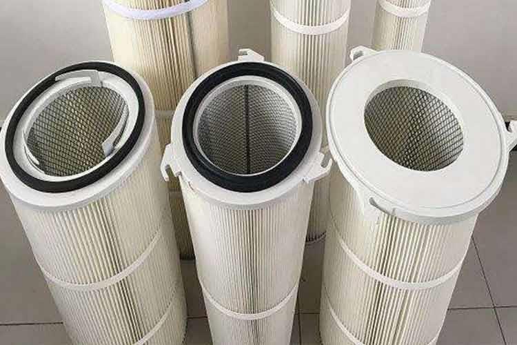 除塵濾筒端蓋為鐵蓋，注膠蓋或鋁蓋，除塵濾筒濾材一般采用優(yōu)異國(guó)產(chǎn)進(jìn)口濾紙和聚酯纖維濾材