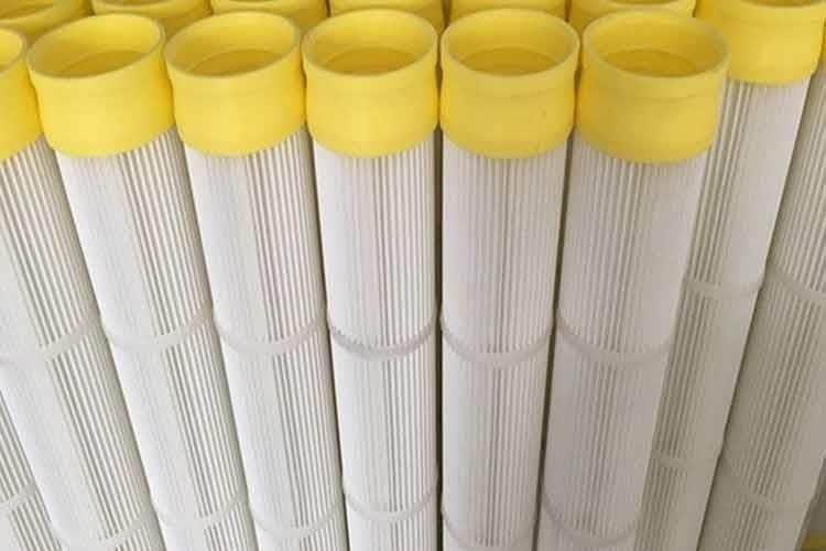 除塵濾筒由經(jīng)過成型加工處理的濾材、支撐骨架、上下端蓋、橡